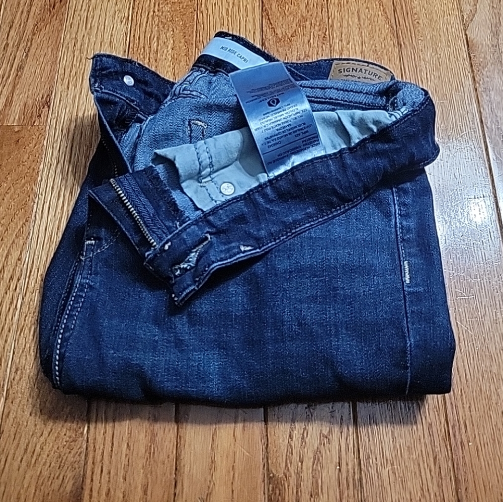 Levi Strauss mid rise Capri Size 10